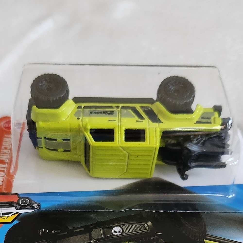 Hot Wheels 2020 Jeep Gladiator, Toy Car, NWT, With 2 Motorcycles In The Bed - Picture 5 of 8